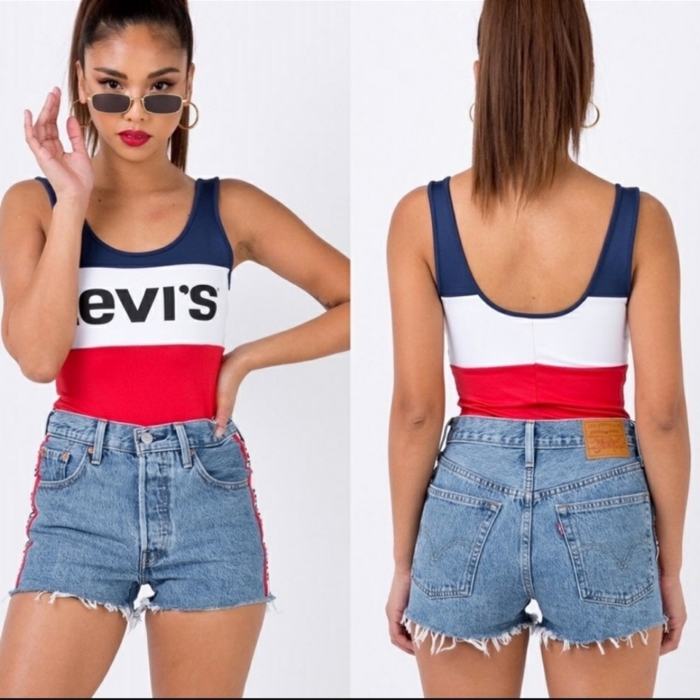 Levis 501 High Rise Distressed Denim shorts  Levi’s logo on the side size 26.